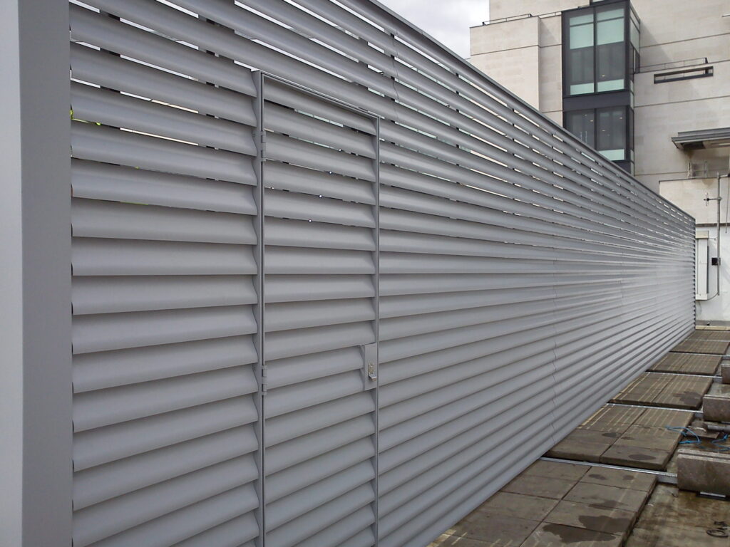 Gallery 96 light grey louvre screen with integrated lockable gate